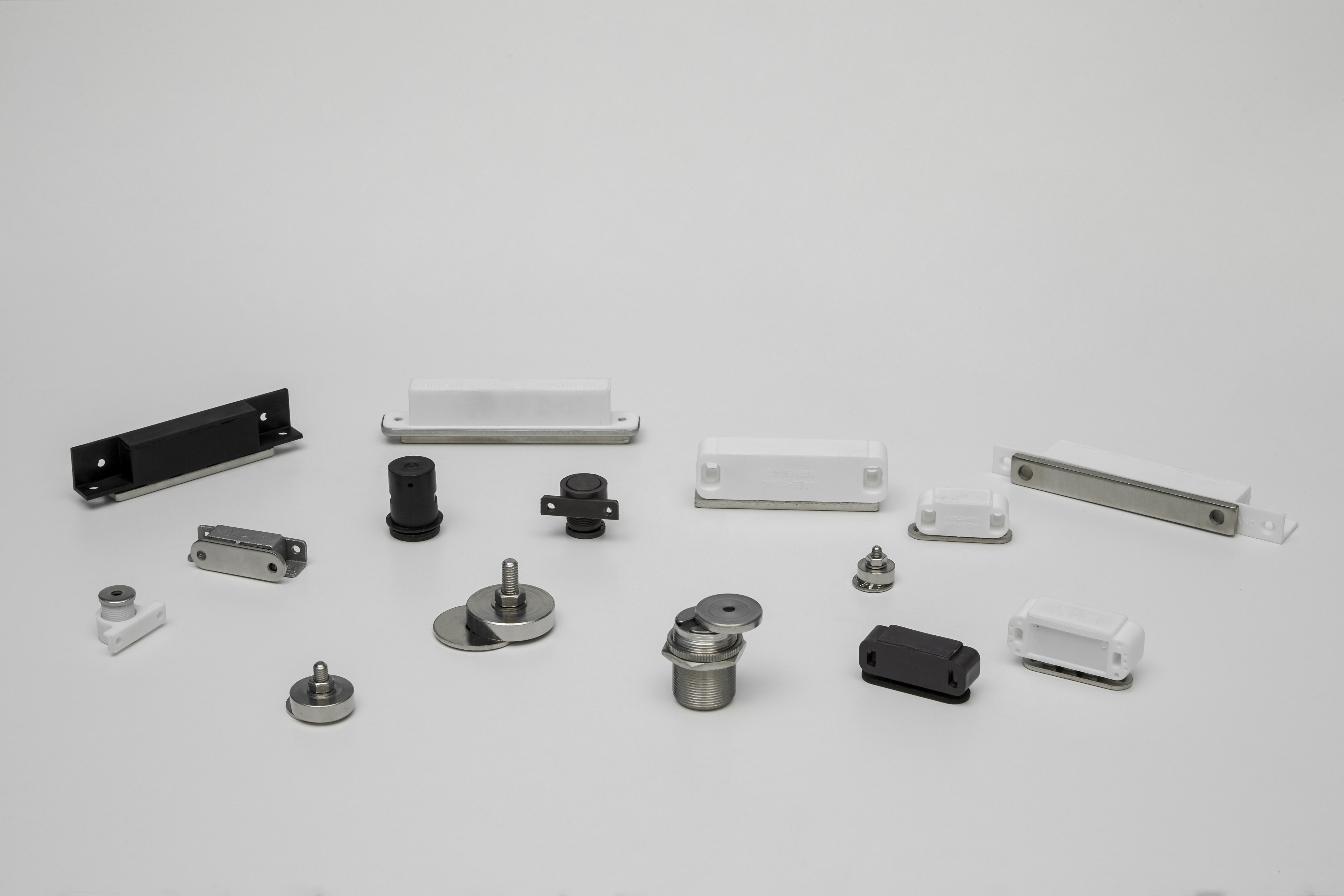 MOBILIA- 2 CHIUSURE MAGNETICHE MARRONI 4 KG | Leroy Merlin - Foto 8